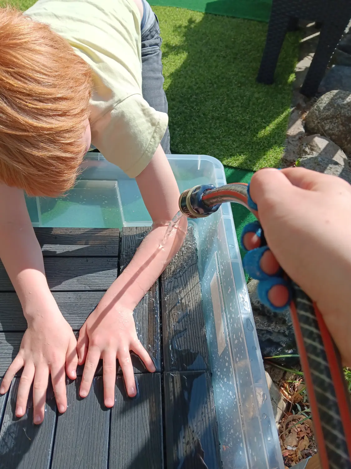 Kindertagespflege Klatschmohn - Kinder spielen/basteln